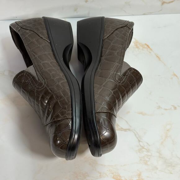 Clarks Bendables Brown Croc Embossed Loafers Comfort Slip-On Size 9.5M - Picture 8 of 14